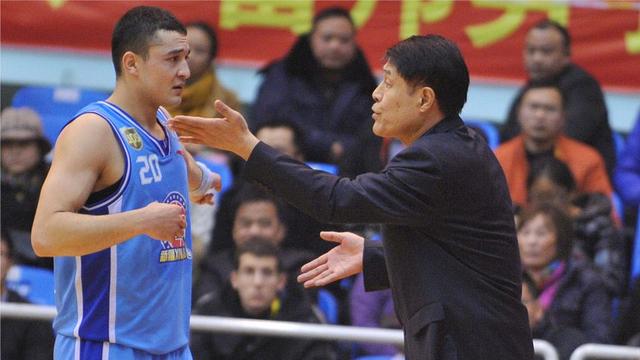 吴庆龙和郑武谈蒋兴权：中国篮球榜样，为中国篮球做出巨大贡献(4)