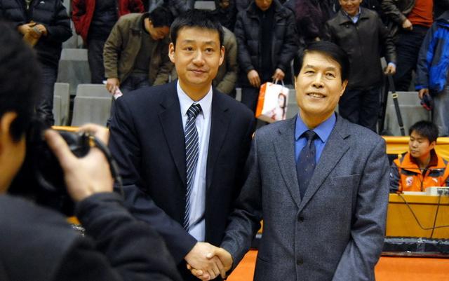 吴庆龙和郑武谈蒋兴权：中国篮球榜样，为中国篮球做出巨大贡献(7)