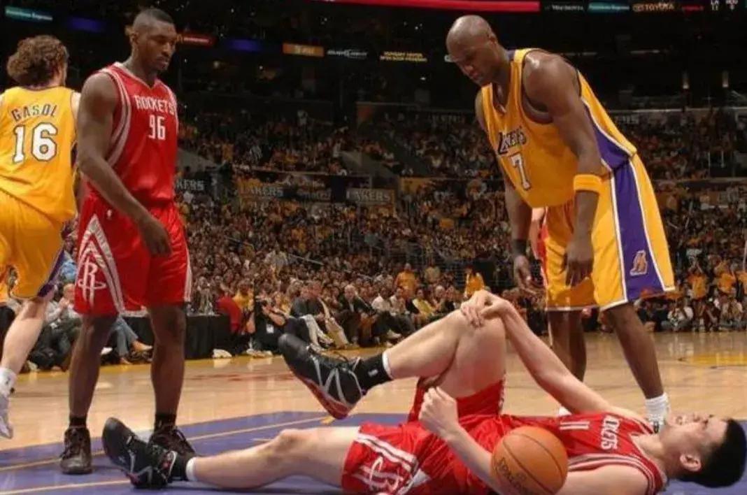 8年NBA生涯10多次受伤 ，姚明灵魂拷问：为什么受伤的总是我？(3)