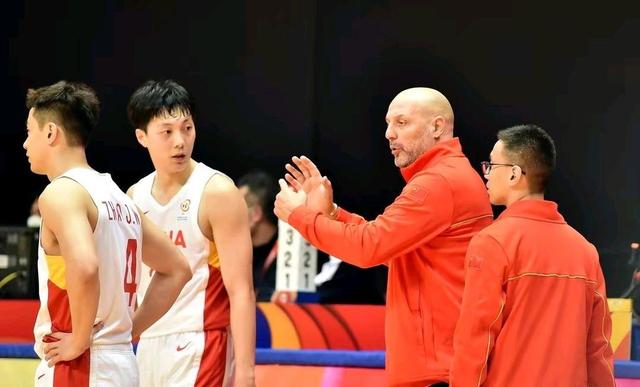 中国男篮5月集训名单出炉 曾凡博等年轻球员入选促进阵容更新换代(6)