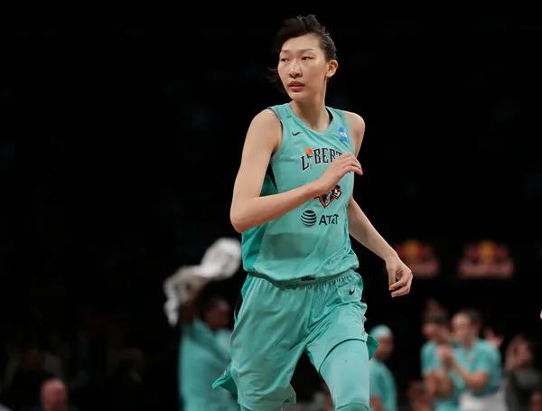 盘点进入NBA(WNBA)且能够充当球队主力或者轮换的中国球员，细数下来也不过寥(4)