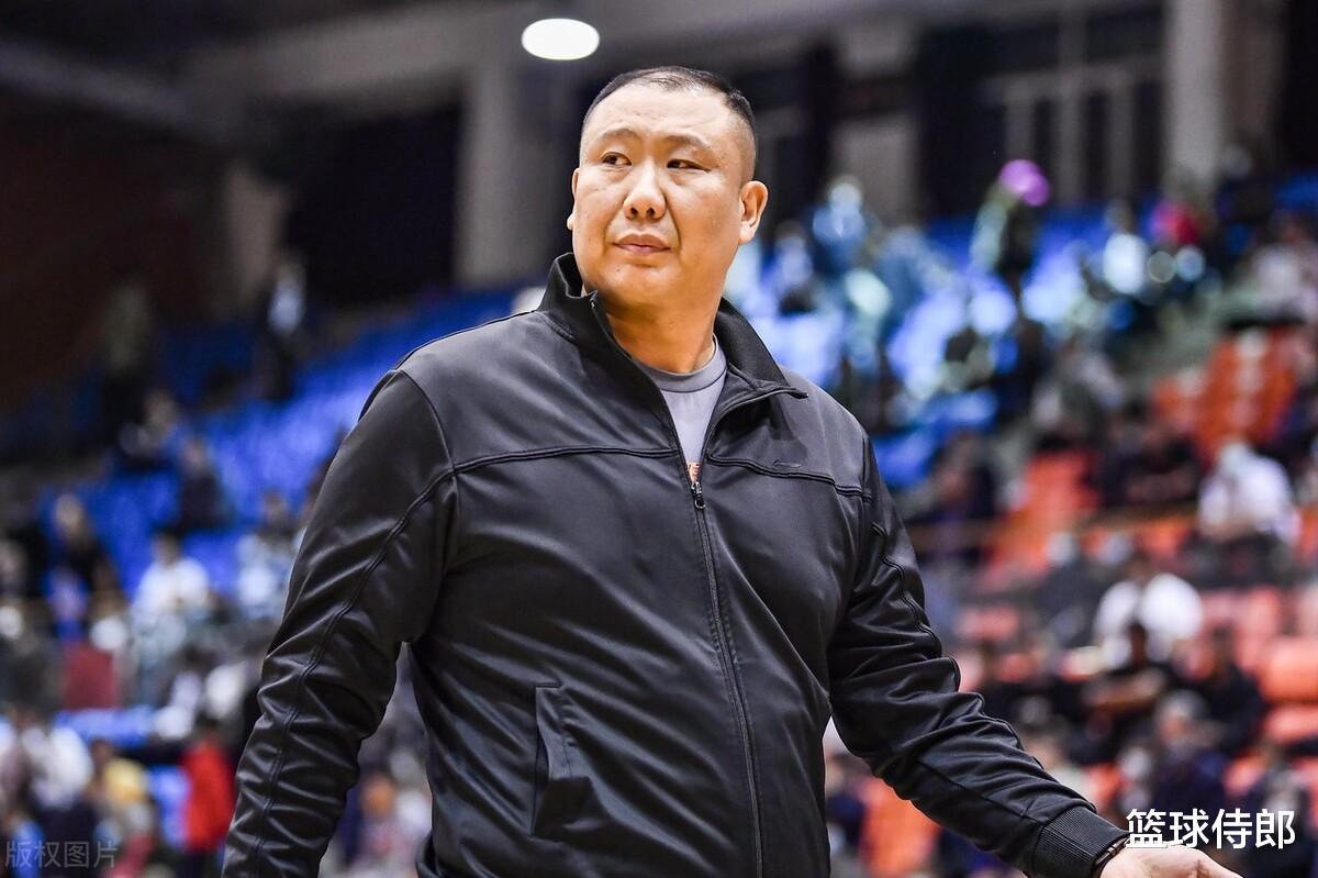 王晗带山东男篮成绩确实一般，但仅执教1个赛季就下课太心急了(1)