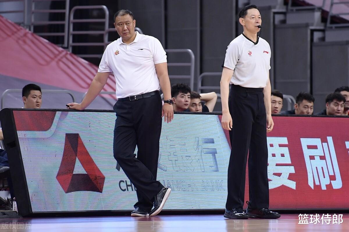 王晗带山东男篮成绩确实一般，但仅执教1个赛季就下课太心急了(3)