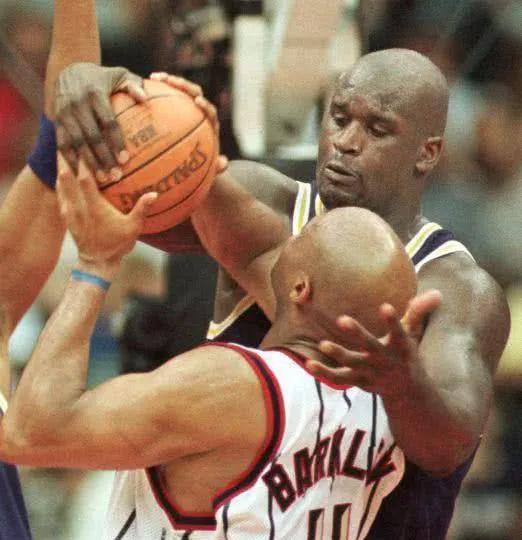 NBA官媒发图：“1997年的今天斯托克顿命中绝杀三分，爵士击败火箭成功进军总决(2)