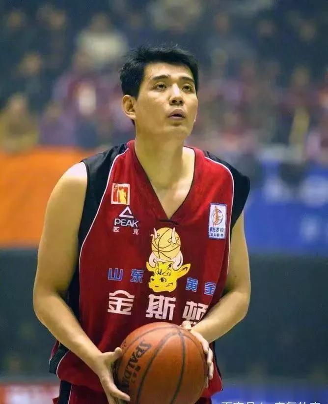 盘点：中国男篮史上最优秀的十大小前锋，现役球员仅周鹏入选，丁彦雨航最可惜：
1.