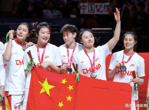 中国女篮有多火：悉尼华人机场欢迎 队长承诺拿到巴黎奥运入场券(1)