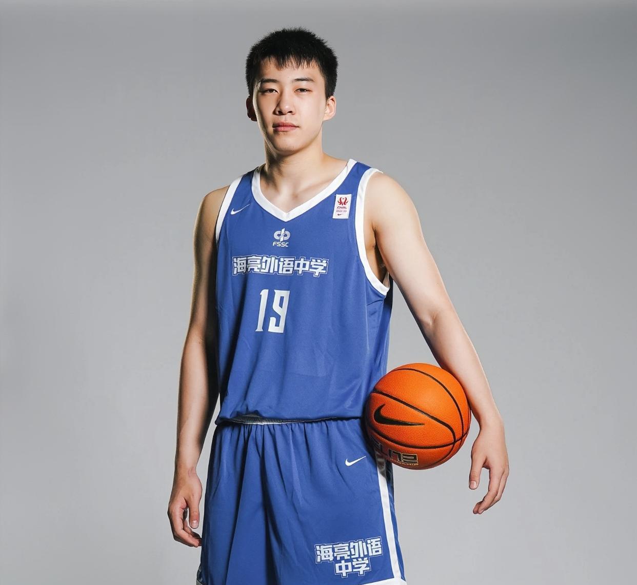 U19男篮6大新星，小约基奇领衔，赵继伟迎接班人，一人被名校邀请(2)