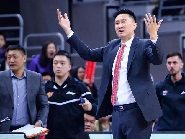 中国男篮3位1米8以上球员的崛起，杜锋教练的培训功力显著