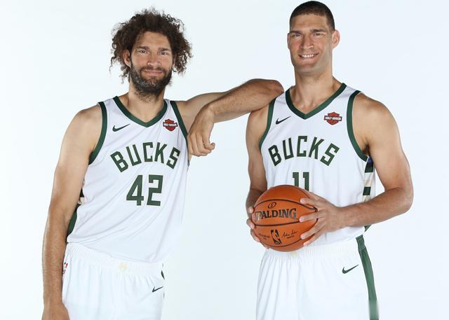 NBA目前有六对双胞胎——布鲁克·和罗宾·洛佩兹——迦勒·马丁和科迪·马丁——克(1)