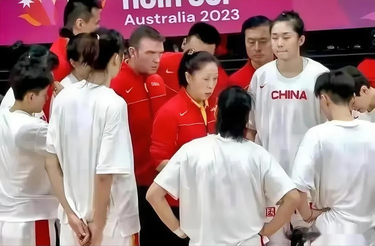 现在中国女篮三大巨星按顺序

武桐桐，黄思静，李月茹暂不考虑，还要赛场检验

1(1)
