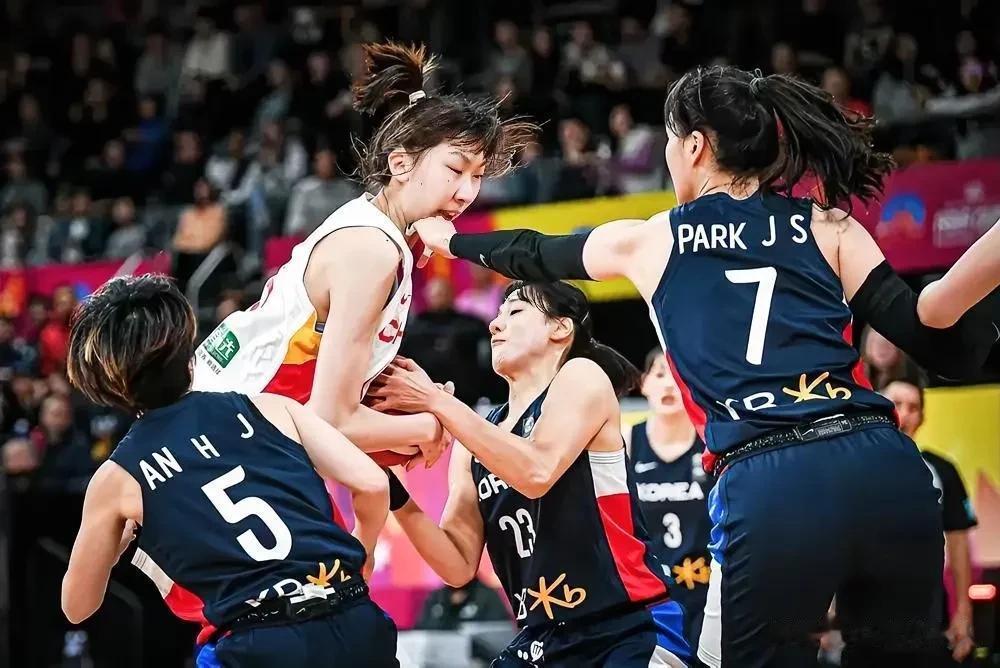 亚洲杯，韩国女篮不服输顽强拼搏精神，值得我们学习！

（郑微在赛后发布会上也讲，(3)