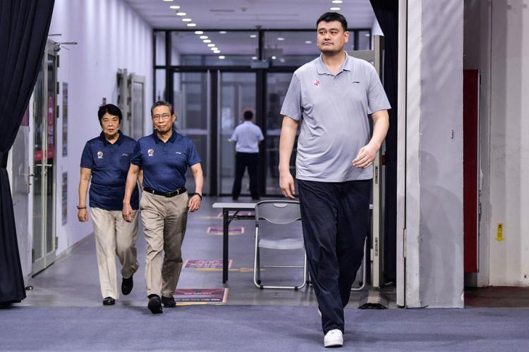 姚明被曝体重失控健康堪忧，网友表示：中国男篮搁谁不是一身病(6)