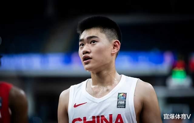 中国男篮19分大胜！拒绝被逆转，争议后卫爆发，双子星表现稳定(4)
