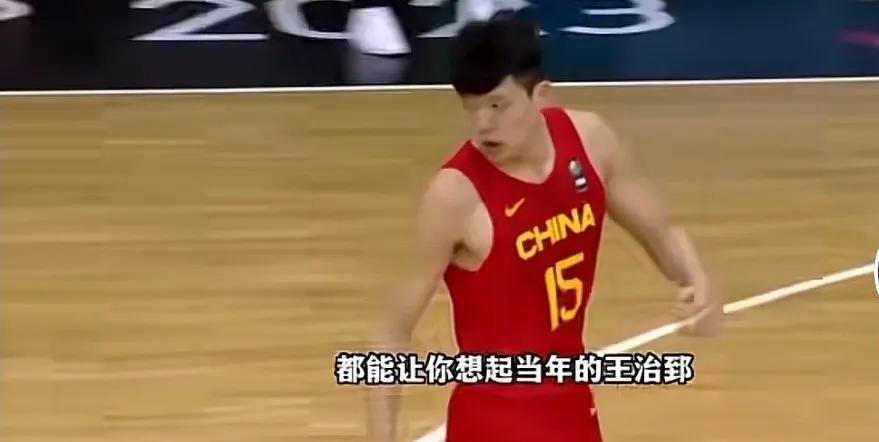 “中国约基奇”、“新一代的中国长城”这就是对中国男篮新星杨瀚森的评价:
在U19