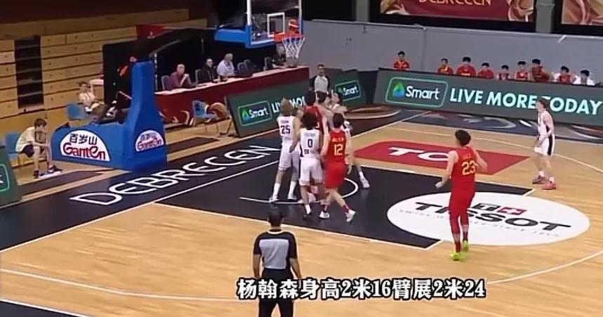 “中国约基奇”、“新一代的中国长城”这就是对中国男篮新星杨瀚森的评价:
在U19(3)