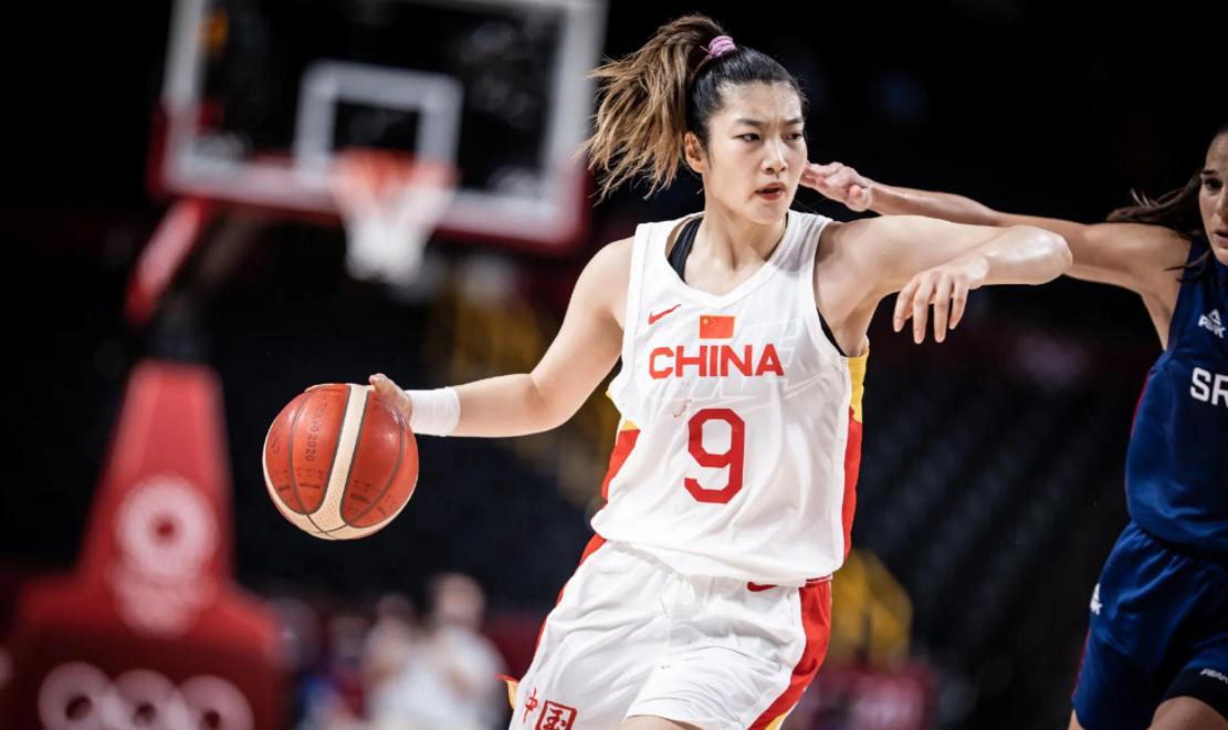 中国女篮球员迎来大喜讯！有望重塑实力，球迷期待新篇章！