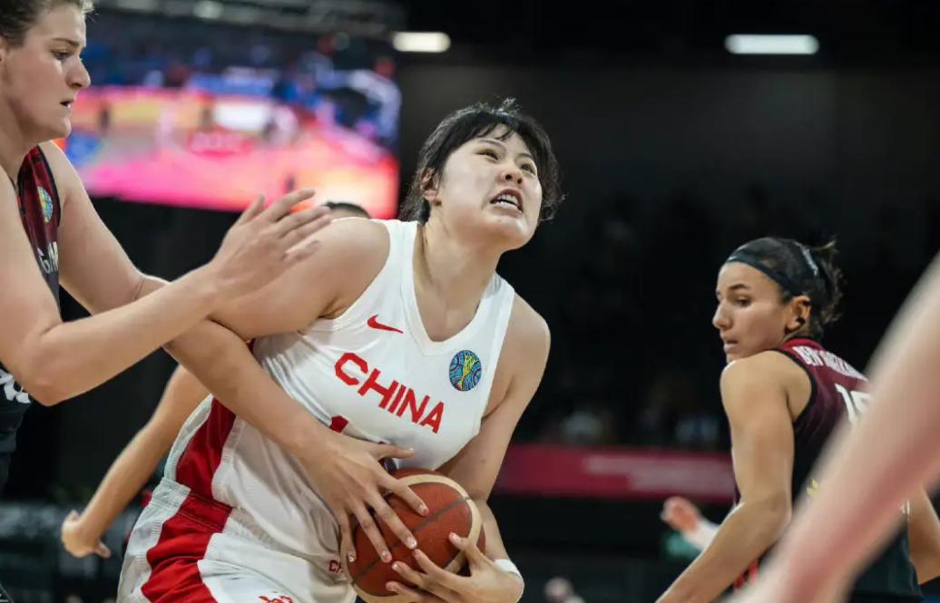 中国女篮球员迎来大喜讯！有望重塑实力，球迷期待新篇章！(4)