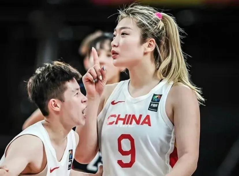 李梦在女篮亚洲杯决赛中的出色表现确实令人赞叹。她在第四节的突出发挥和关键得分对中(1)