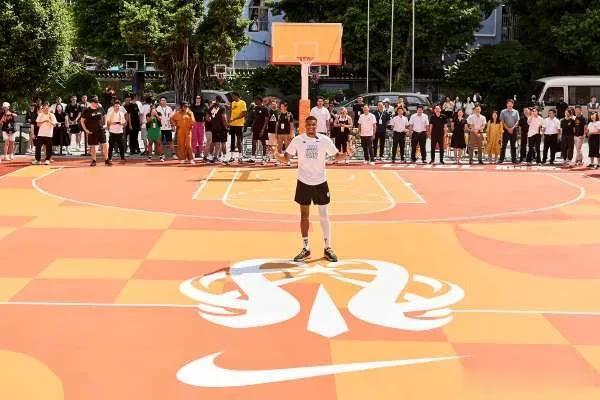 北京时间7月6日，正在进行中国行商业活动的NBA雄鹿队当家球星“字母哥”阿德托昆(2)