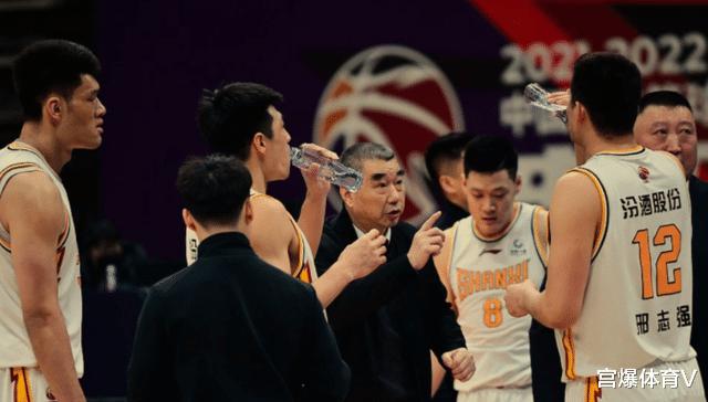 正式告别！CBA冠军教练卸任，曾打造黑马球队，离开中国篮坛(1)