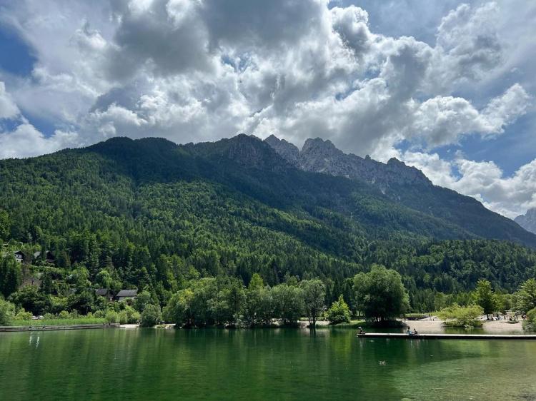 风景秀丽！周琦更新INS晒斯洛文尼亚的青山绿水照(2)