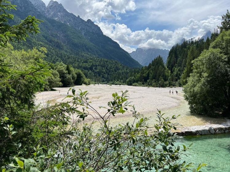 风景秀丽！周琦更新INS晒斯洛文尼亚的青山绿水照(3)