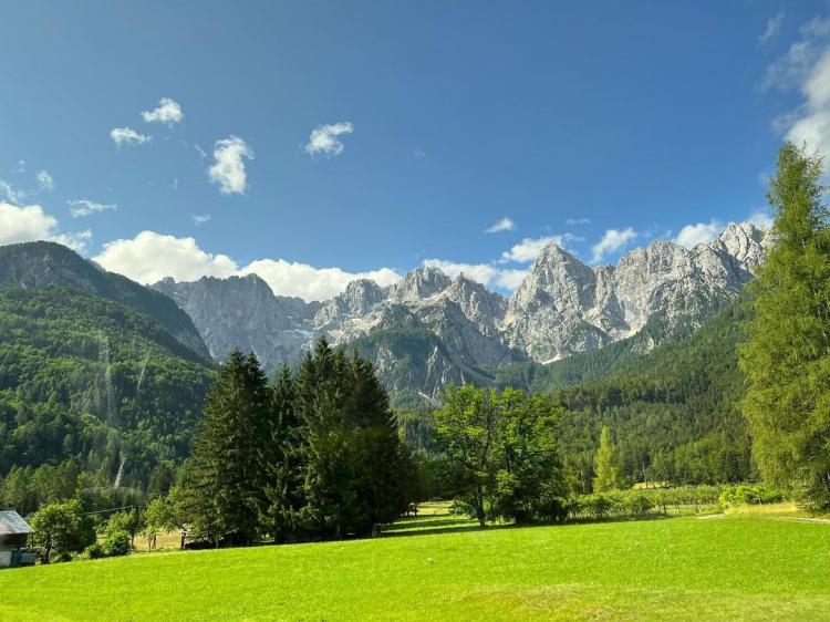 风景秀丽！周琦更新INS晒斯洛文尼亚的青山绿水照(4)