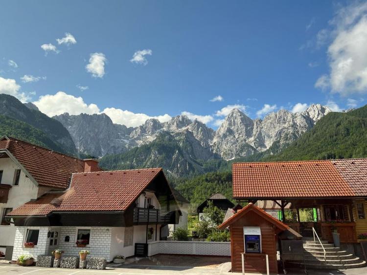 风景秀丽！周琦更新INS晒斯洛文尼亚的青山绿水照(5)