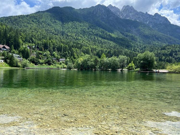风景秀丽！周琦更新INS晒斯洛文尼亚的青山绿水照(6)