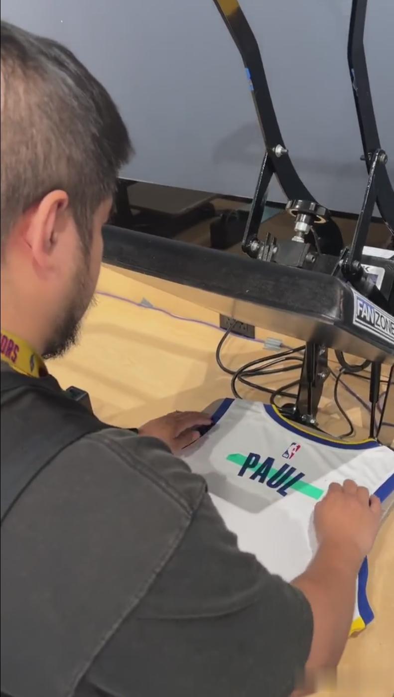 克里斯保罗的勇士3号球衣开印了，尽管如此，依旧很不真实。
遥想2018年西决火勇(1)