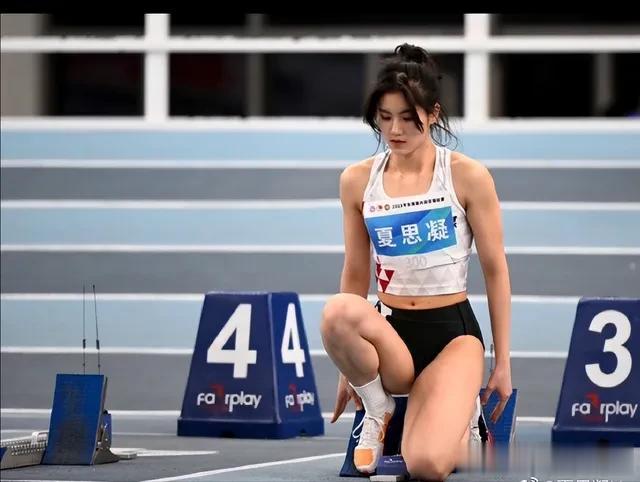 中国体育项目中，女运动员在行业内颜值最高一览！
1:田径：夏思凝！
2:篮球：许