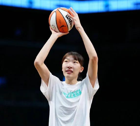 中国男篮与女篮成绩引发争议！
中国男篮与中国女篮只是性别不同而己，为什么一个亚洲(2)