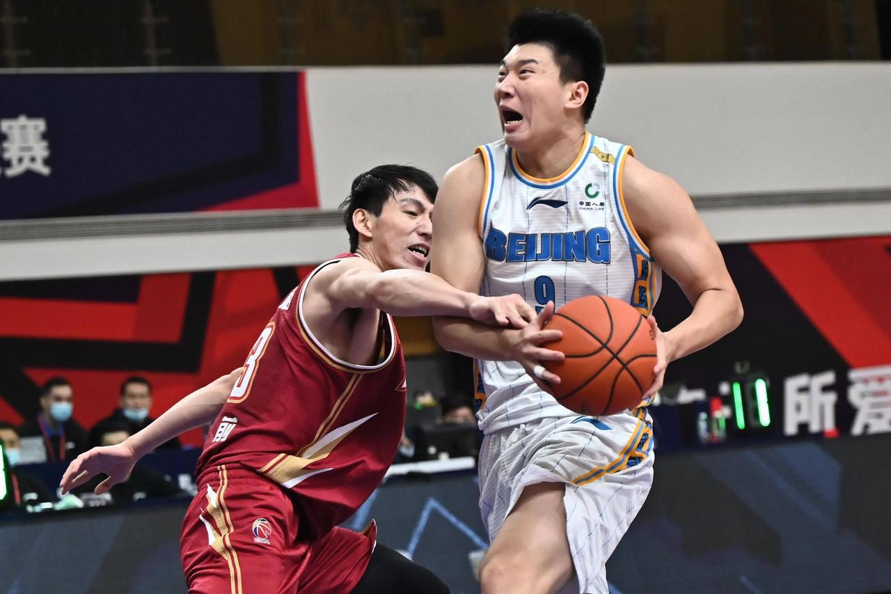 最新一届中国男篮国家队，在乔帅的带领下已经前往国外热身，但有三名具备国家队水平的(3)