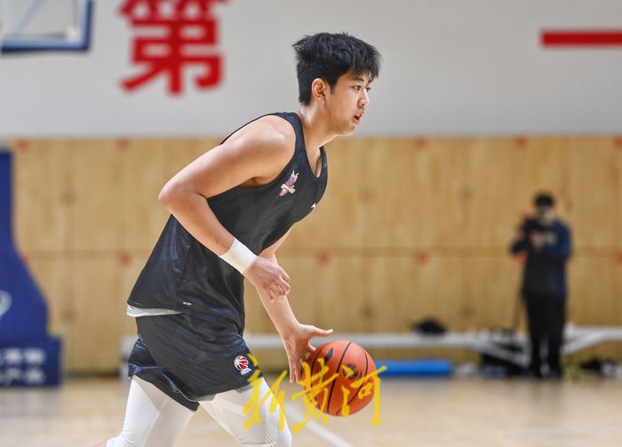 山东男篮首获CBA夏季联赛冠军，年轻队员还需更快成长(3)