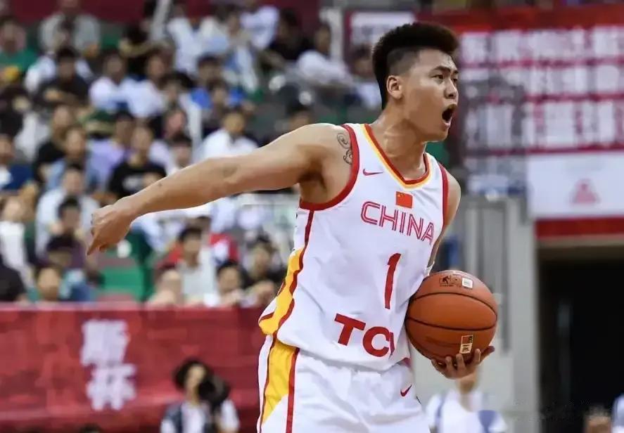 两场热身赛，中国男篮给球迷展现出了“无可替代"！在失去郭艾伦的国家队，数名国家队(1)