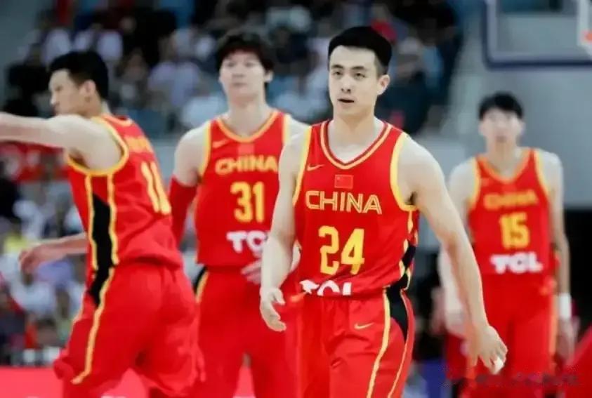 两场热身赛，中国男篮给球迷展现出了“无可替代"！在失去郭艾伦的国家队，数名国家队(2)