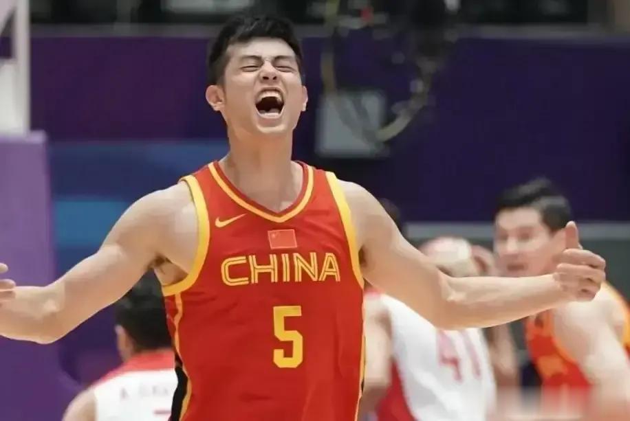 两场热身赛，中国男篮给球迷展现出了“无可替代"！在失去郭艾伦的国家队，数名国家队(3)