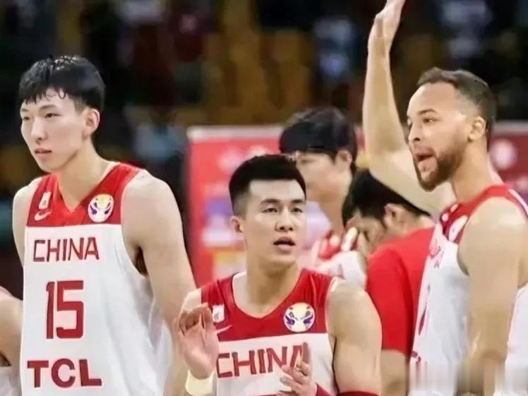 中国男篮现在实际阵容三缺一

1，中锋有周琦
周琦可是亚篮联认可的亚洲第一中锋
