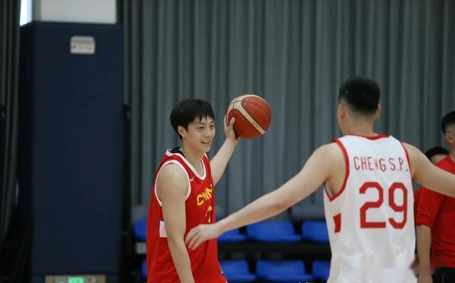 中国男篮5名球星让乔尔杰维奇失望，球迷：组一队可在CBA夺冠
