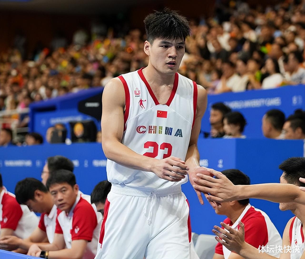中国男篮首胜，张宁17+9+3居首功，早让他这样打也不会输省队(4)