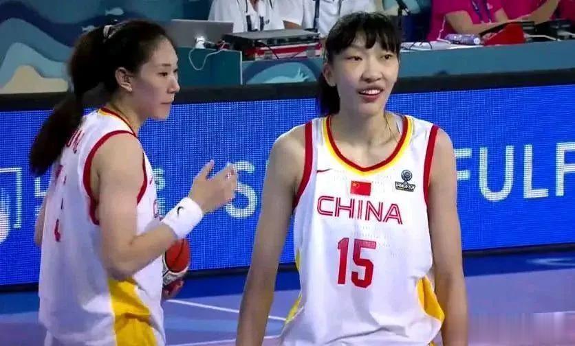 中国女篮以83-61的比分战胜中国台北队取得了胜利。这场比赛也让我们看到了三个让(2)