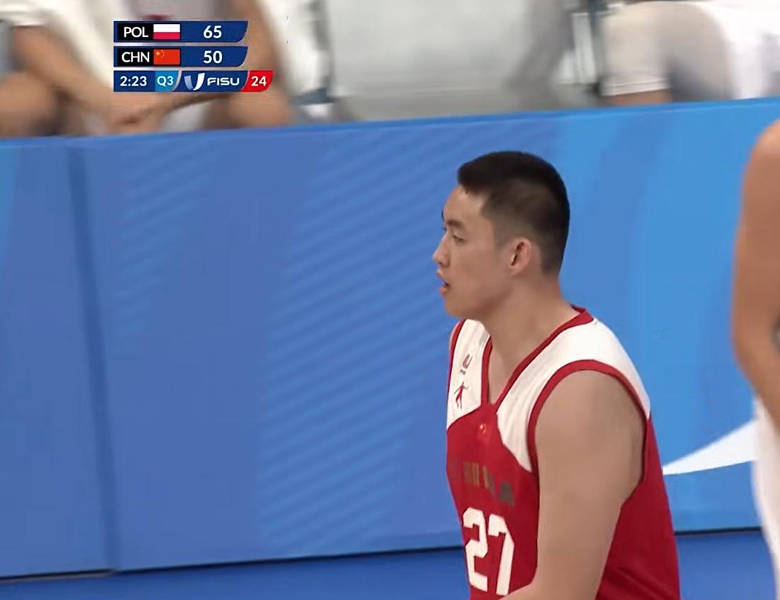 崩了！第三节大运中国男篮一度领先2分 随后被打一波17-0(1)