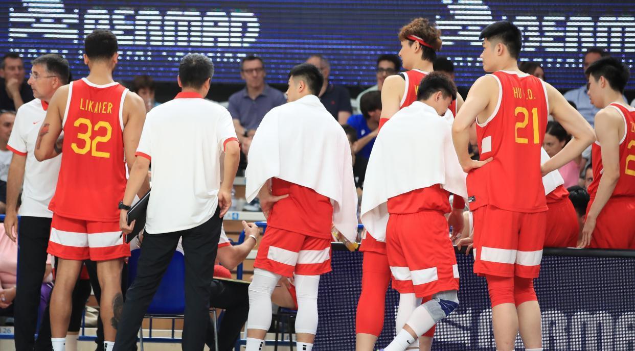 中国男篮42分惨案，三人不及格，三人值得信赖，成亚洲倒数第一！