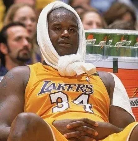 揭秘NBA中毛巾有什么用，赛后都怎么处理，球星有专属的毛巾吗！(8)