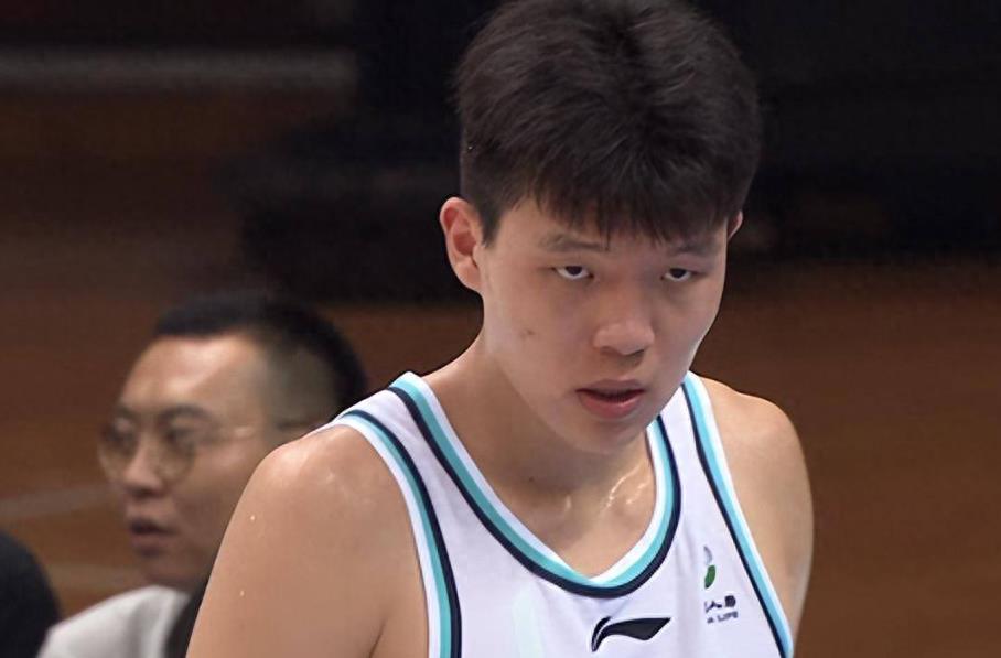 取代周琦！18岁2米21中国男篮新星，美国记者盛赞：下一个约基奇(8)