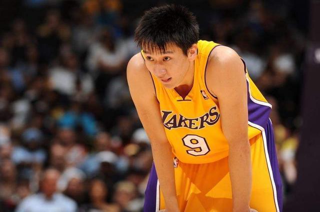 NBA历史最差的10位球员，两名中国人尴尬入选，一人曾气晕乔丹(10)