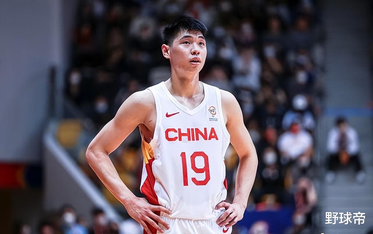 中国男篮的未来栋梁！9投6中砍下16分，这天赋，你敢信他才20岁？(4)