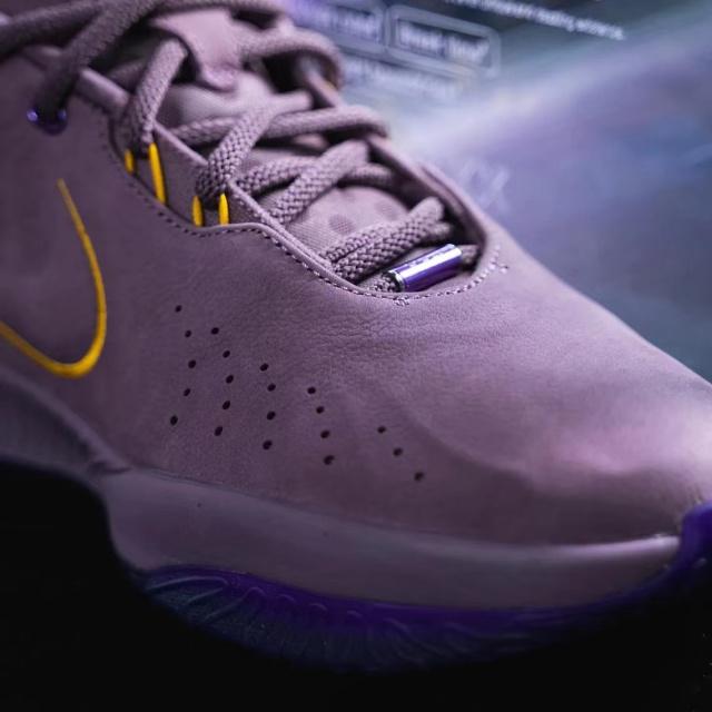 詹姆斯对音乐的执着！Nike LeBron 21 「Purple Rain」定档14日(6)