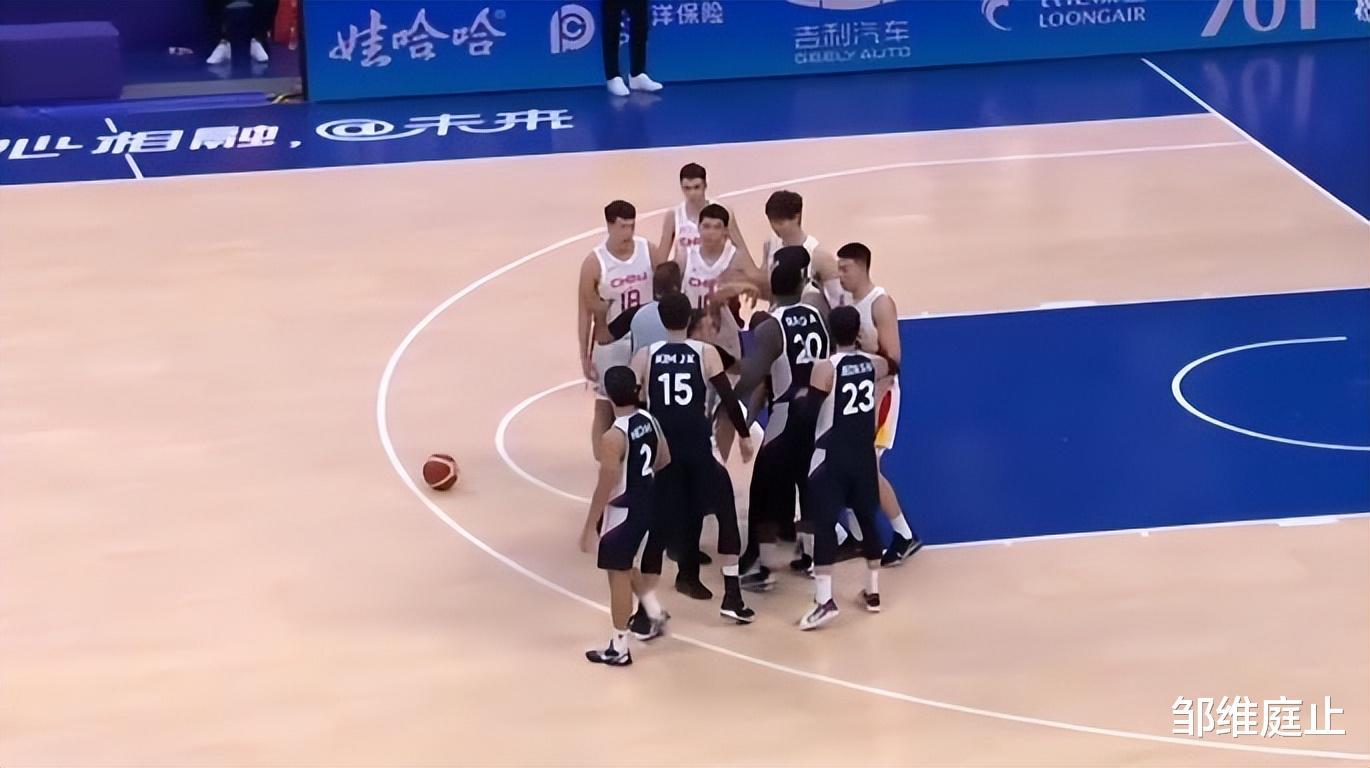 三节打卡！中国男篮完胜，韩国队输不起爆发冲突，姚明淡定观看(5)