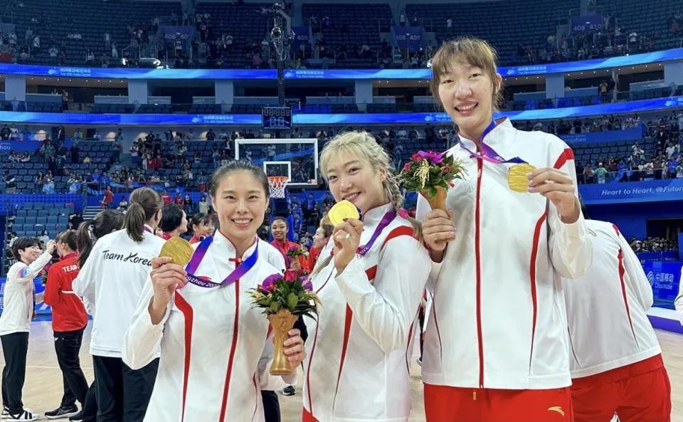 男篮很羡慕！中国女篮亚运夺冠，获房子等重奖，队长获商业代言(2)